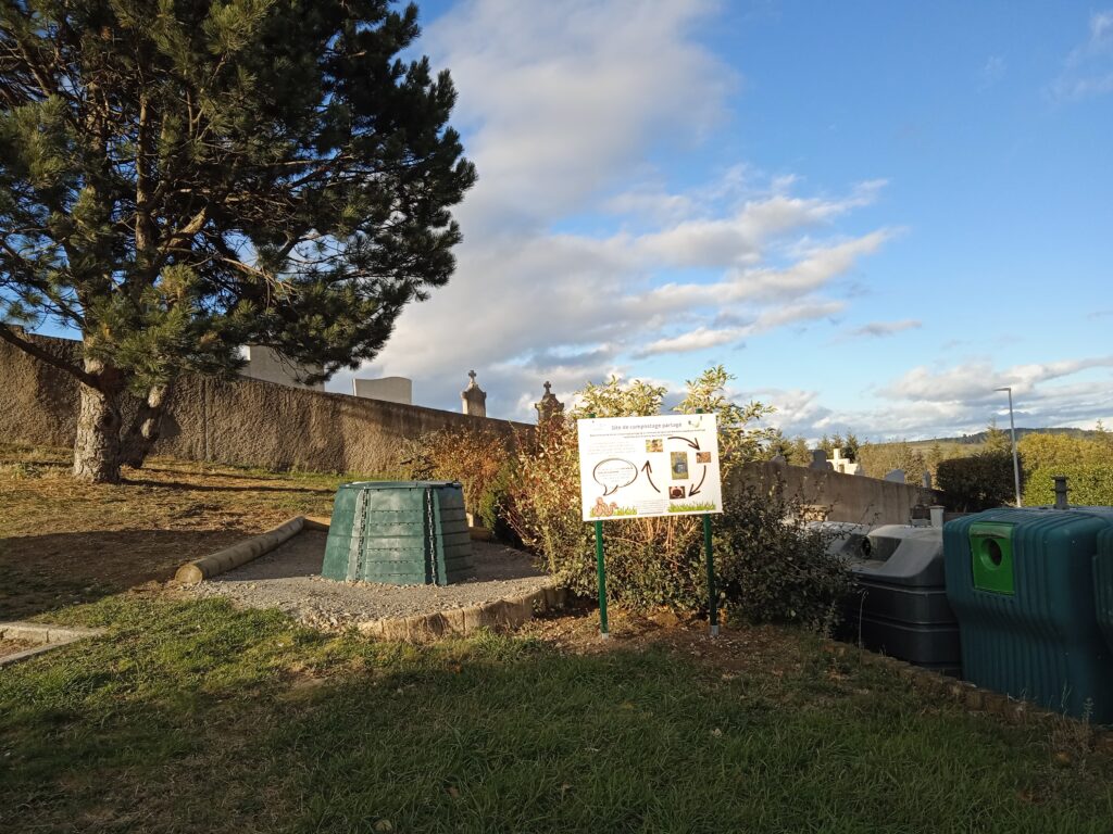 Site de compostage collectif cimetière Saint-Just-Malmont